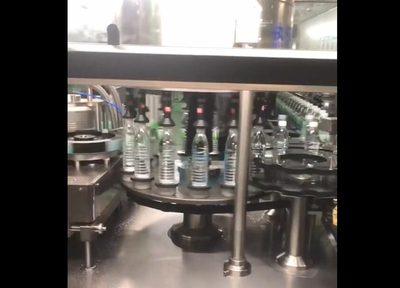 Bottle water OPP labeling machine
